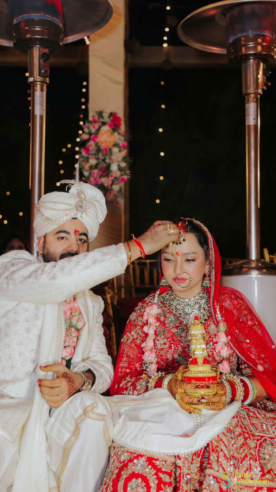 Anand applying sindoor on Soumya's forehead during the ceremony